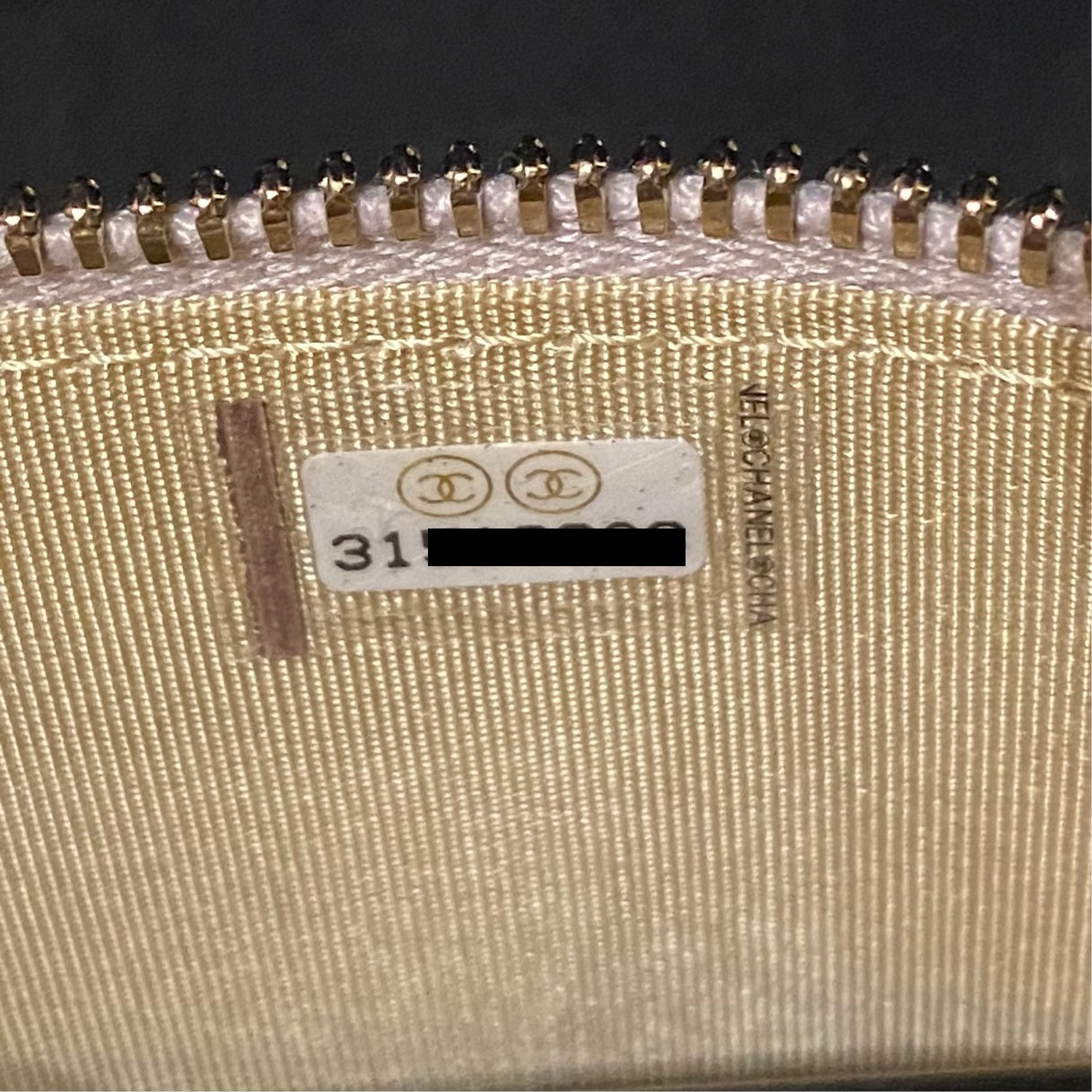 CHANEL 21B LILAC/ LIGHT PURPLE PEARL CRUSH SMALL VANITY CASE WITH CHAIN