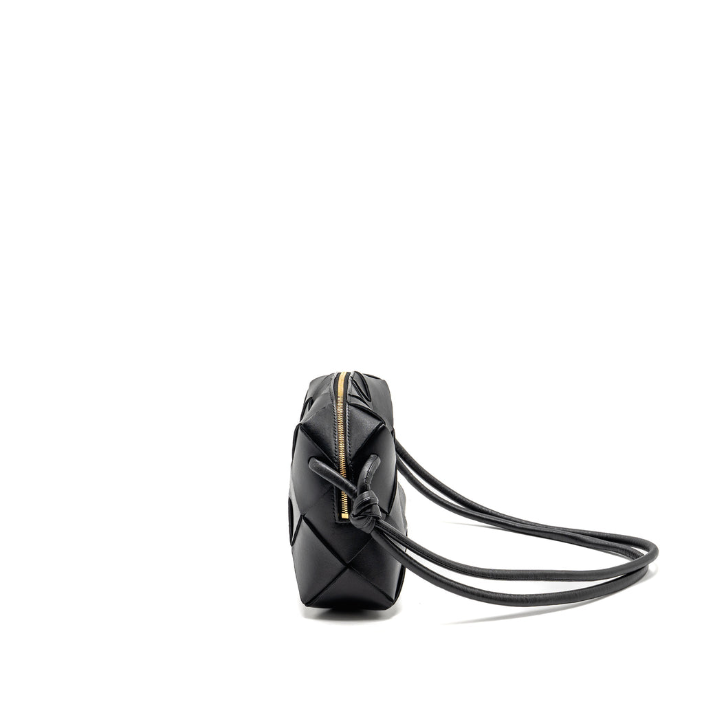 BOTTEGA VENETA CASSETTE CAMERA BAG SMOOTH INTRECCIO LEATHER BLACK GHW