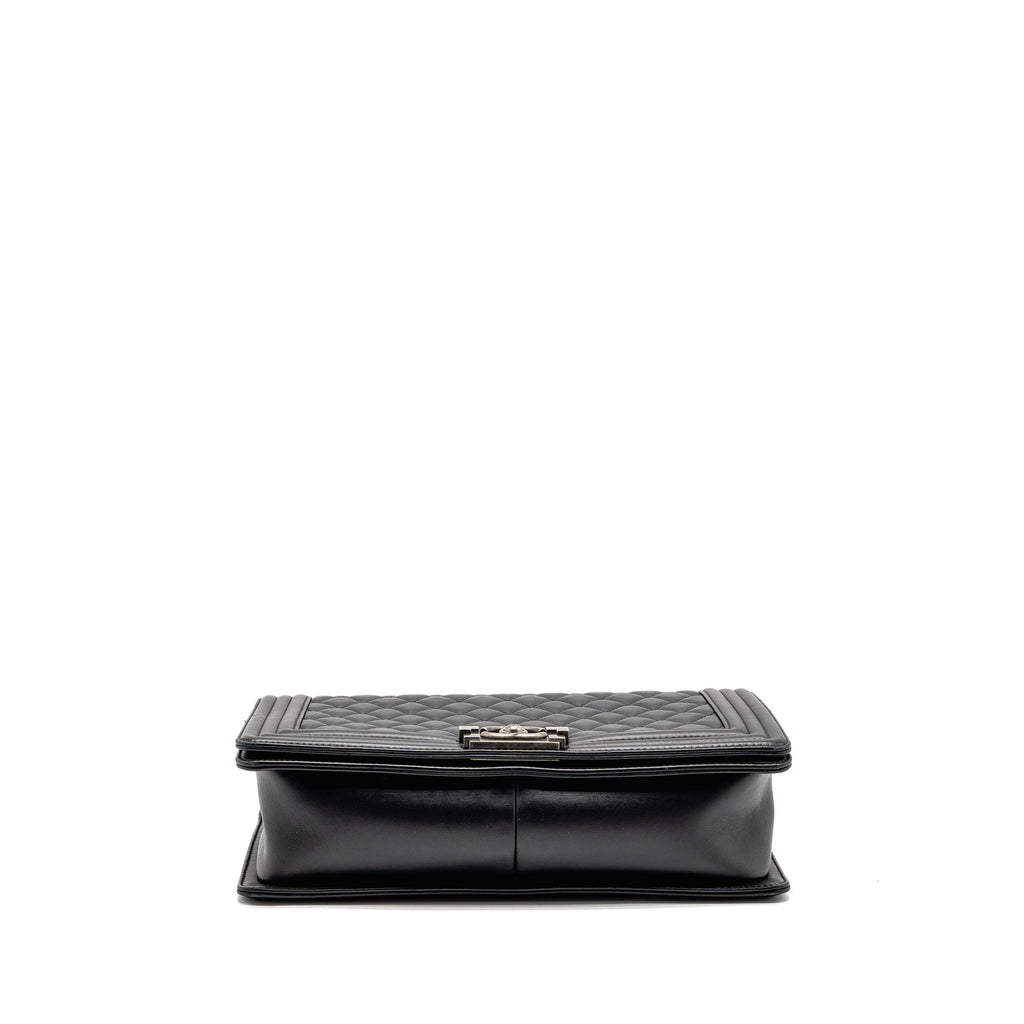 CHANEL NEW MEDIUM BOY BAG CALFSKIN BLACK RUTHENIUM HARDWARE