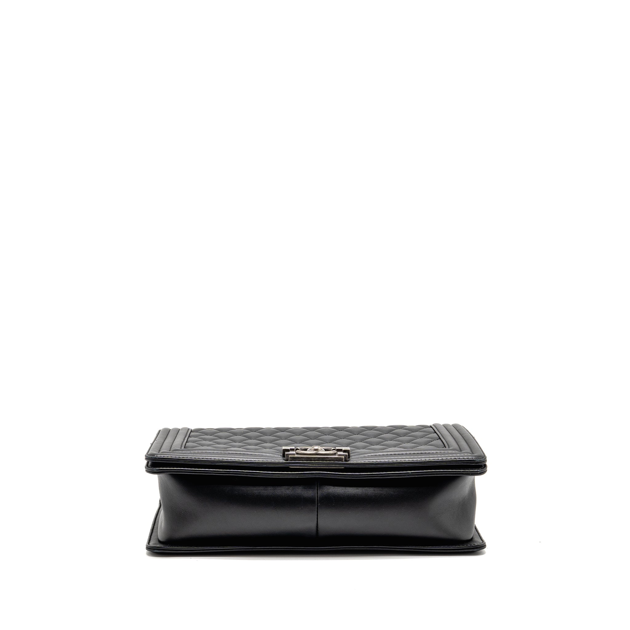 CHANEL NEW MEDIUM BOY BAG CALFSKIN BLACK RUTHENIUM HARDWARE