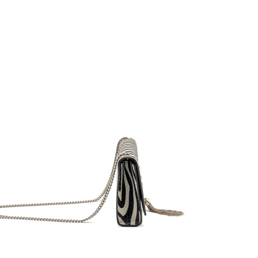 SAINT LAURENT/YSL MEDIUM KATE SHOULDER BAG WITH TASSEL EMBOSSED LEATHER BLACK/WHITE SHW