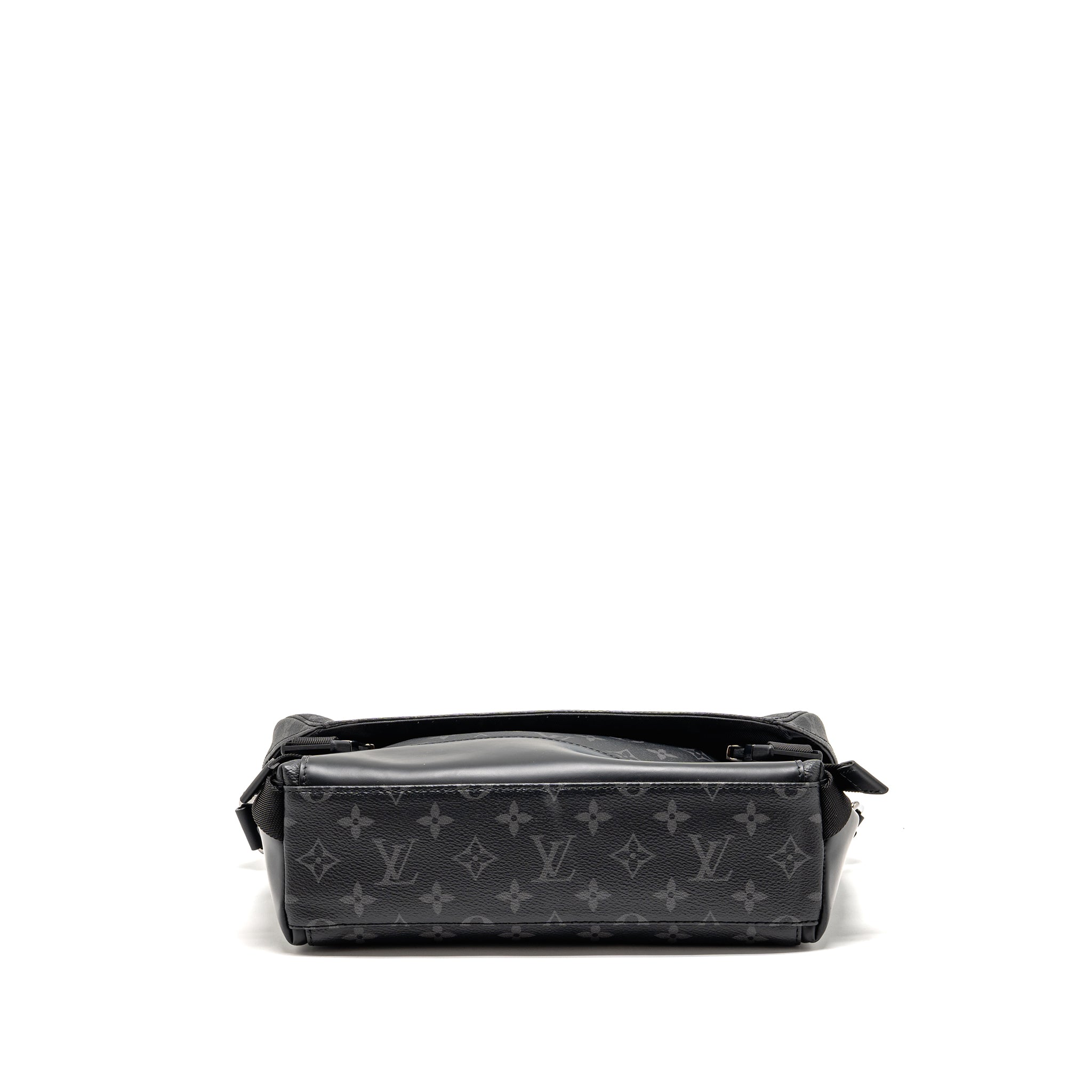LOUIS VUITTON MESSENGER VOYAGER PM MONOGRAM ECLIPSE BLACK SHW