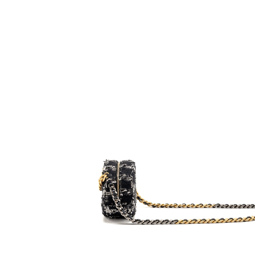 CHANEL 19 ROUND CLUTCH WITH CHAIN TWEED MULTICOLOUR GHW