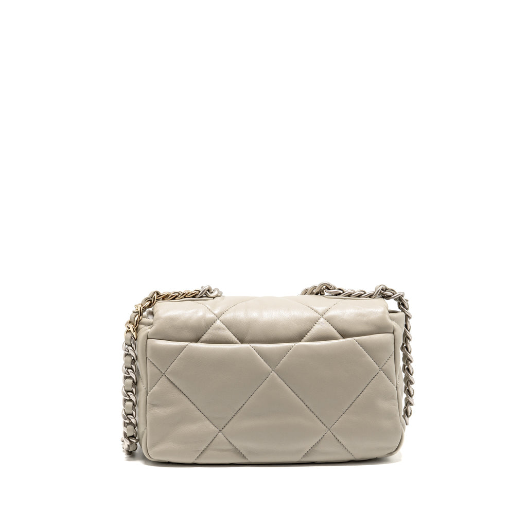 CHANEL SMALL 19 BAG LAMBSKIN LIGHT GREY MULTICOLOURED HARDWARE (MICROCHIP)