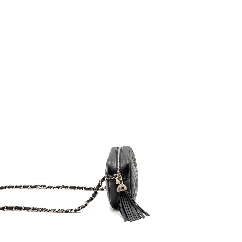CHANEL DIAGONAL CHEVRON CAMERA BAG WITH DETAILED TASSEL CALFSKIN BLACK SHW