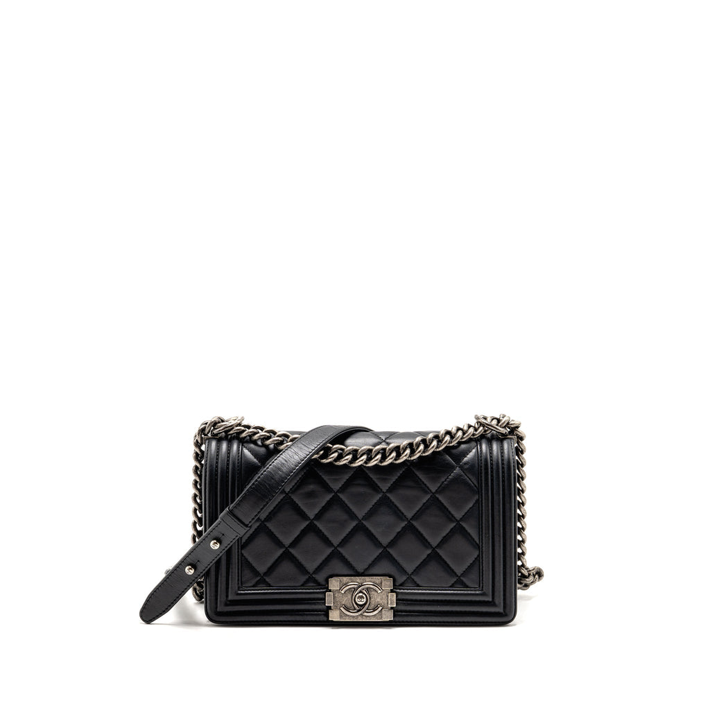 CHANEL MEDIUM BOY BAG CALFSKIN BLACK RUTHENIUM HARDWARE