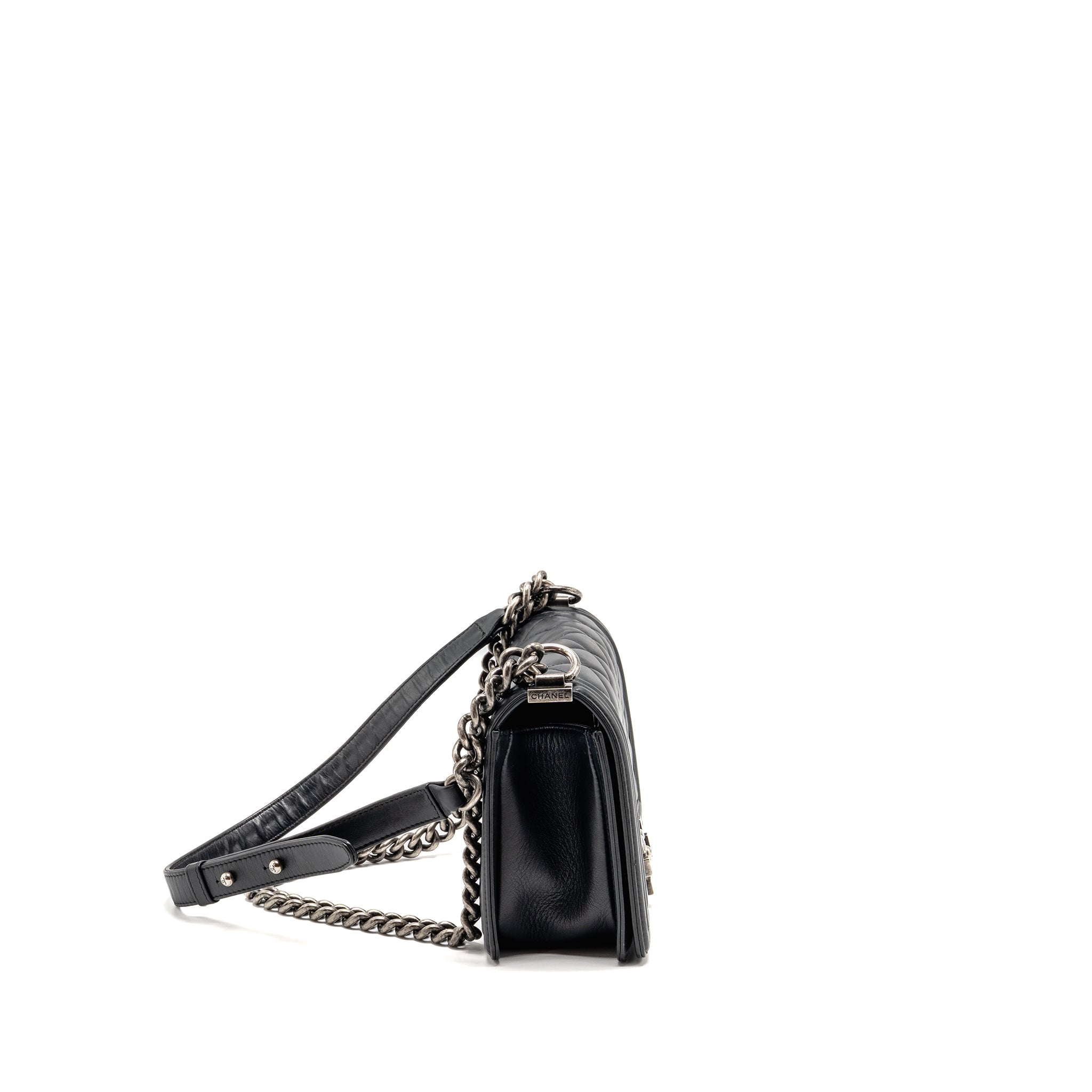 CHANEL MEDIUM BOY BAG CALFSKIN BLACK RUTHENIUM HARDWARE