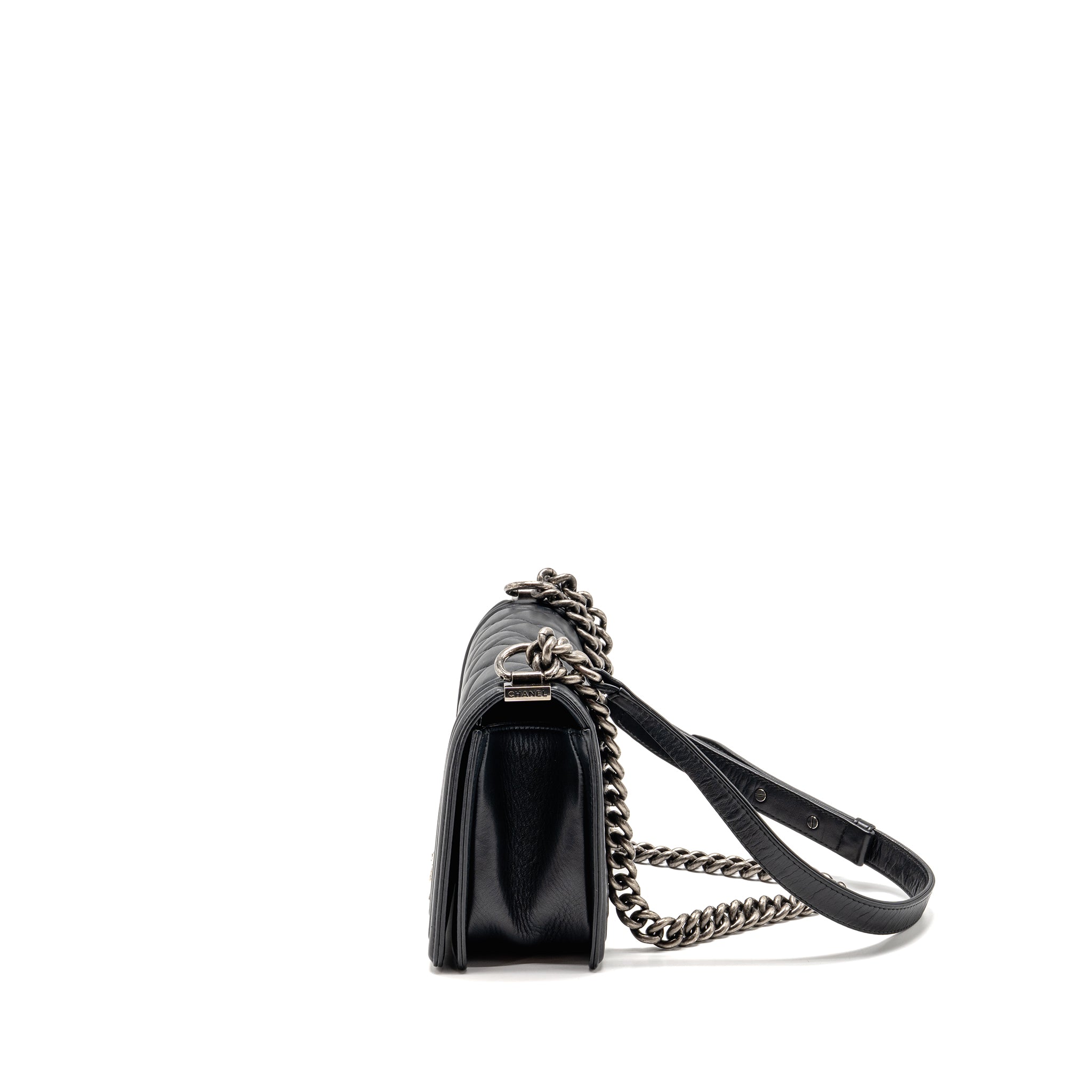 CHANEL MEDIUM BOY BAG CALFSKIN BLACK RUTHENIUM HARDWARE