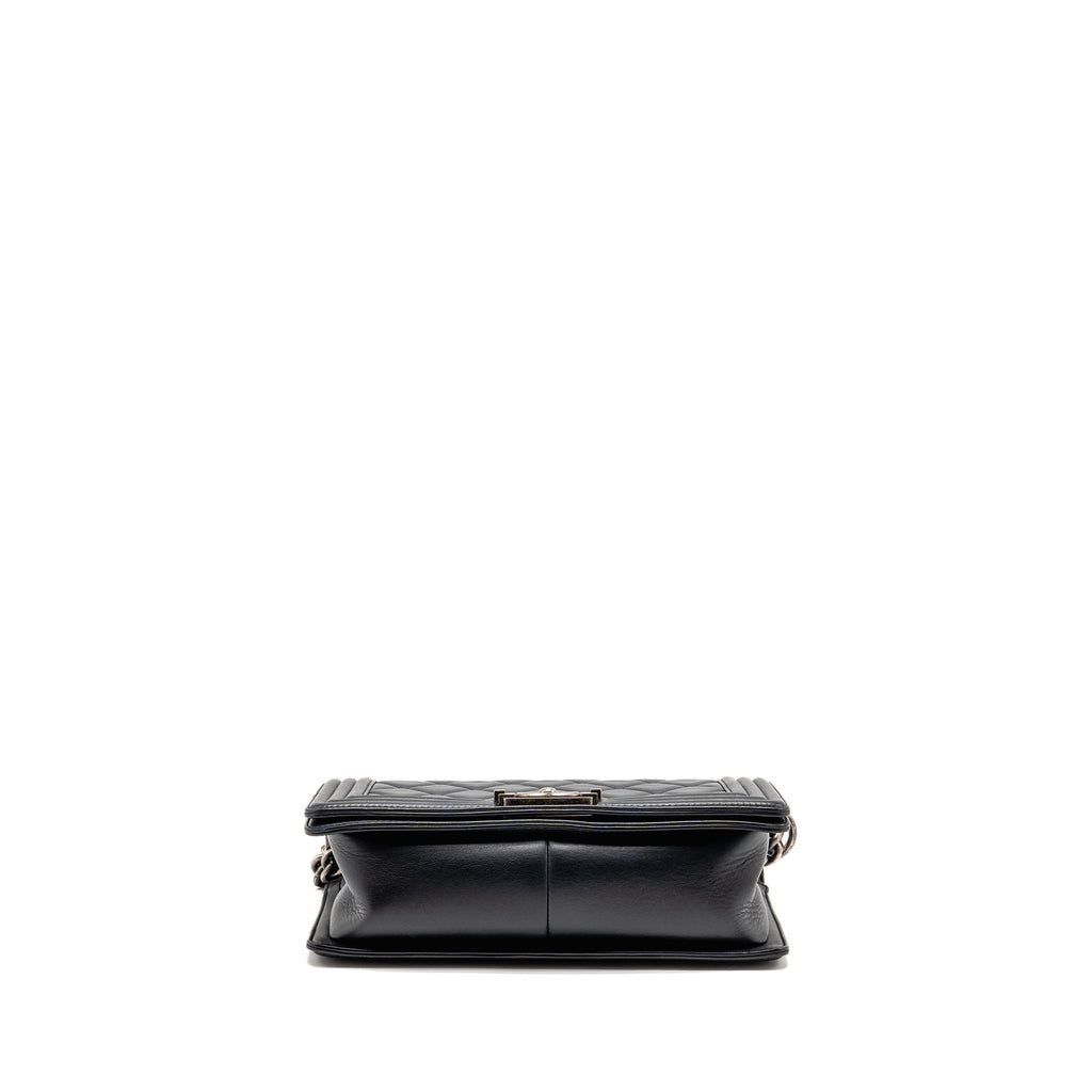 CHANEL MEDIUM BOY BAG CALFSKIN BLACK RUTHENIUM HARDWARE