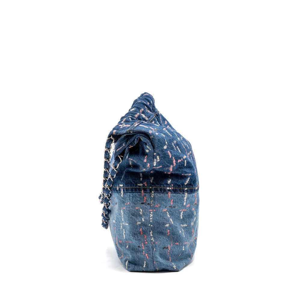 CHANEL MEDIUM 22 BAG LIMITED EDITION DENIM BLUE/MULTICOLOUR SHW (MICROCHIP)