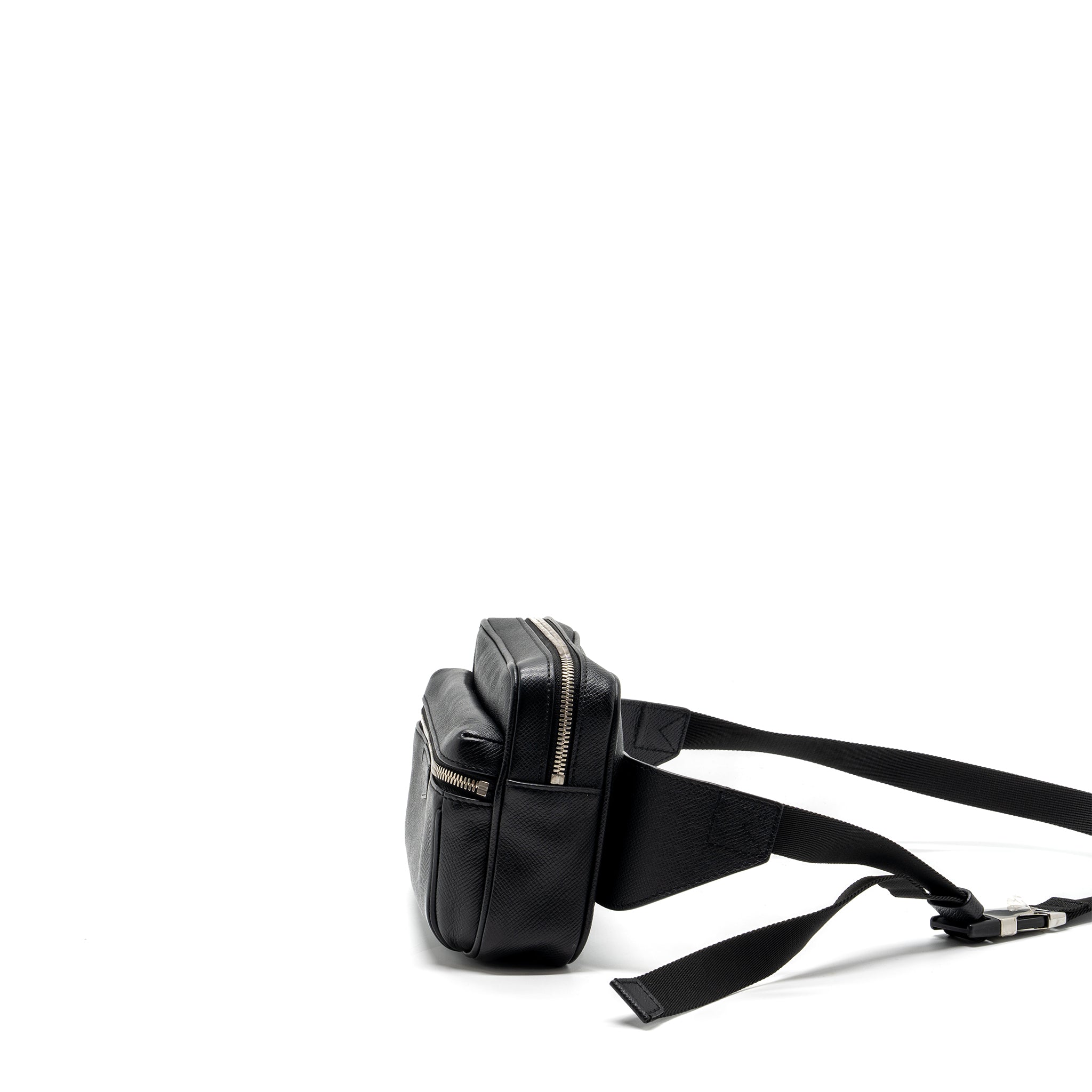 LOUIS VUITTON TAIGA BUM BAG OUTDOOR LEATHER BLACK SHW
