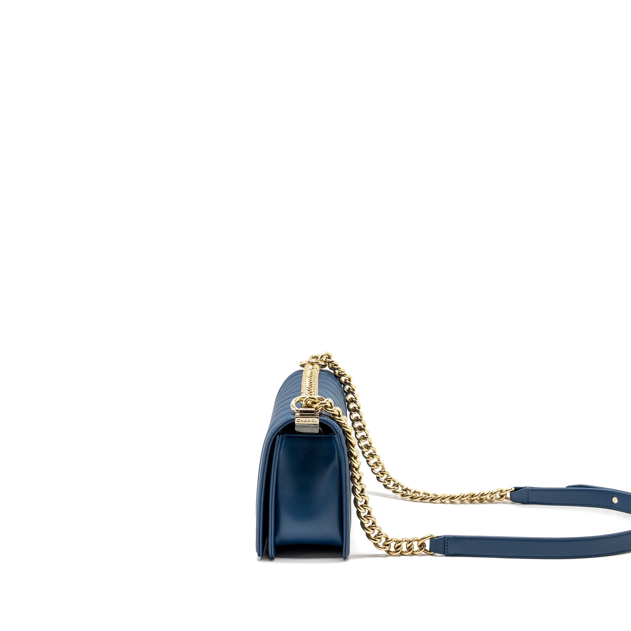 CHANEL MEDIUM CHEVRON BOY BAG CALFSKIN BLUE GHW