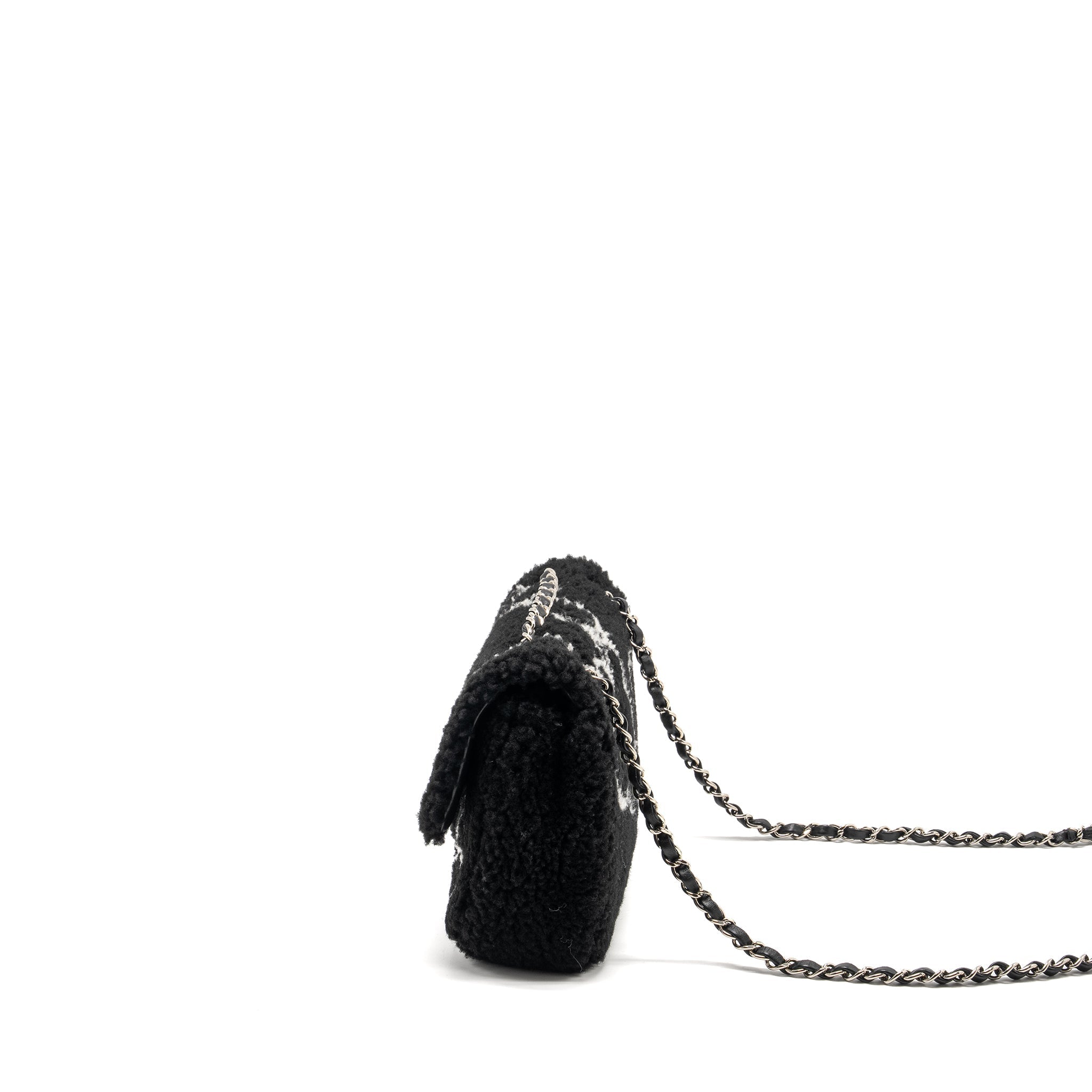 CHANEL 22A FLUFFY CAMELLIA FLAP BAG EMBROIDERED SHEARLING LAMBSKIN BLACK / WHITE SHW (MICROCHIP)