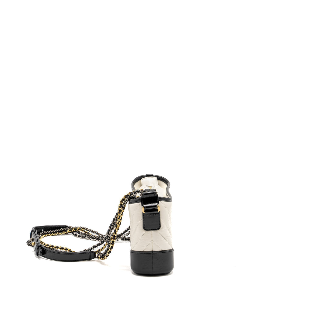CHANEL SMALL CHEVRON GABRIELLE HOBO BAG CALFSKIN WHITE/BLACK MULTICOLOUR HARDWARE