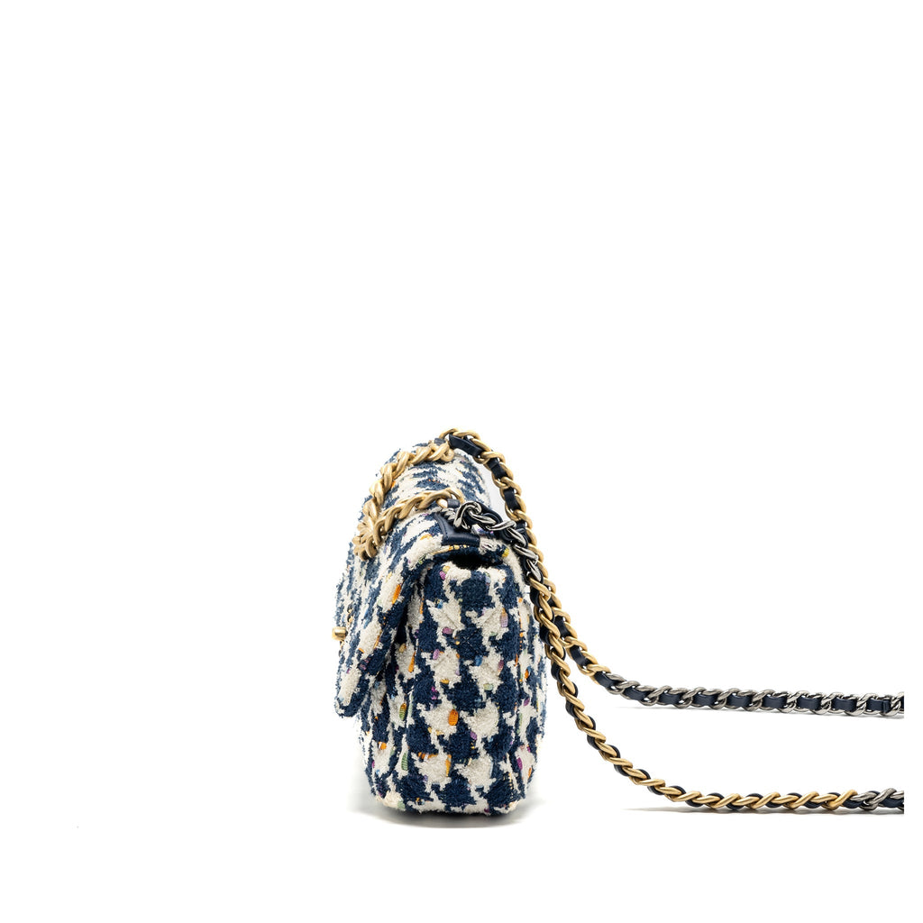 CHANEL SMALL 19 BAG FABRIC MULTICOLOUR BLUE / WHITE MULTICOLOUR HARDWARE