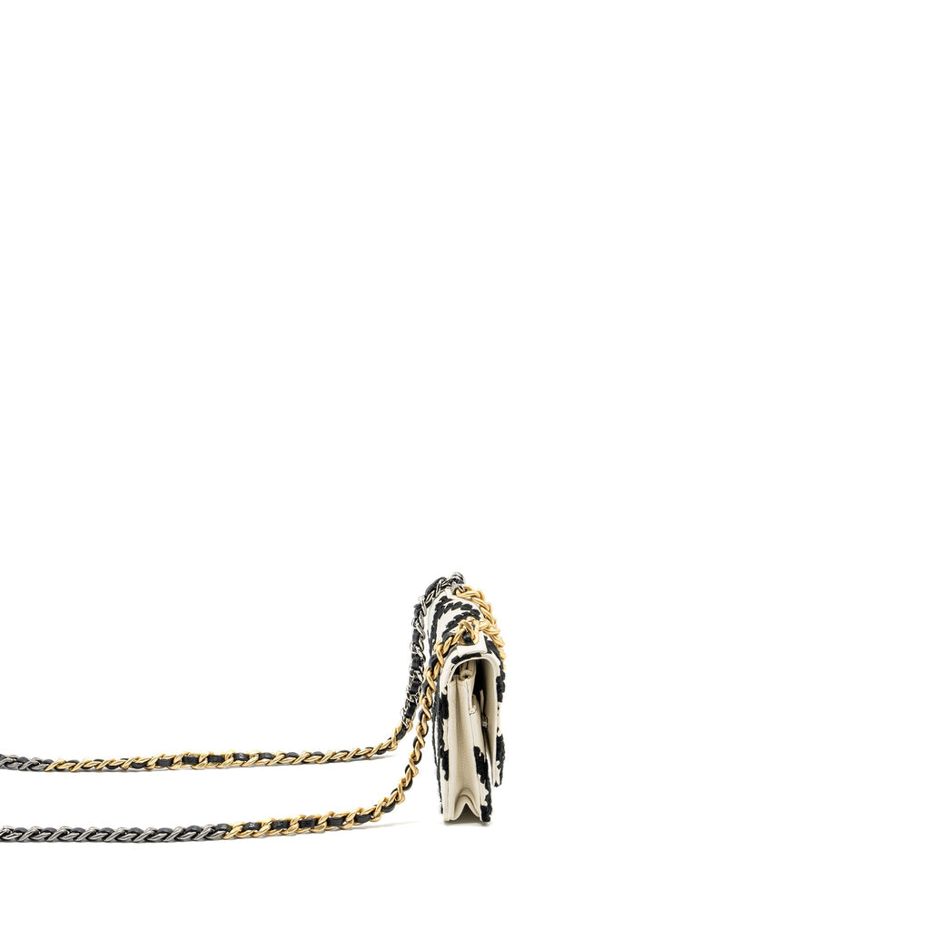 CHANEL 19 WALLET ON CHAIN FABRIC/CALFSKIN WHITE/BLACK MULTICOLOUR HARDWARE