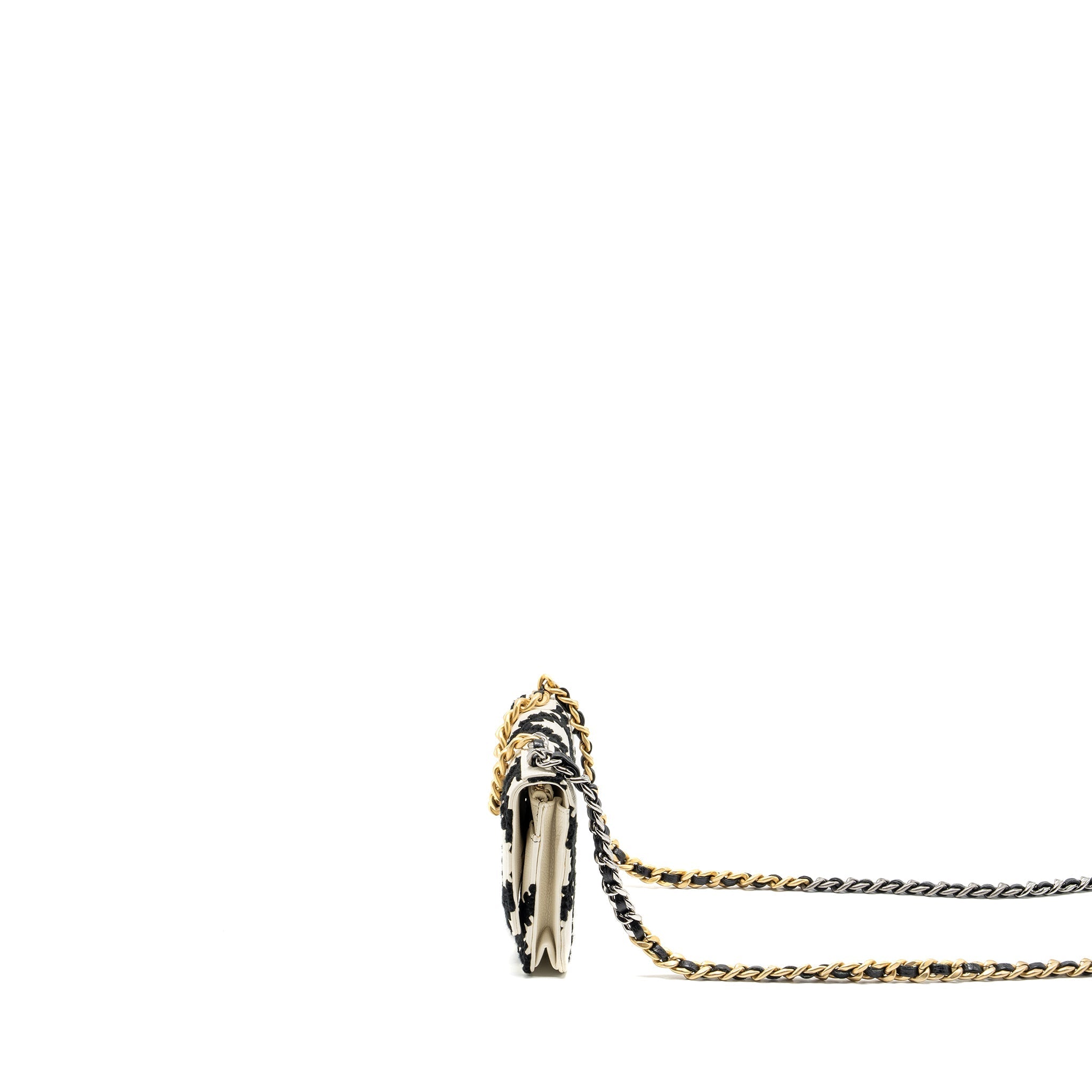 CHANEL 19 WALLET ON CHAIN FABRIC/CALFSKIN WHITE/BLACK MULTICOLOUR HARDWARE