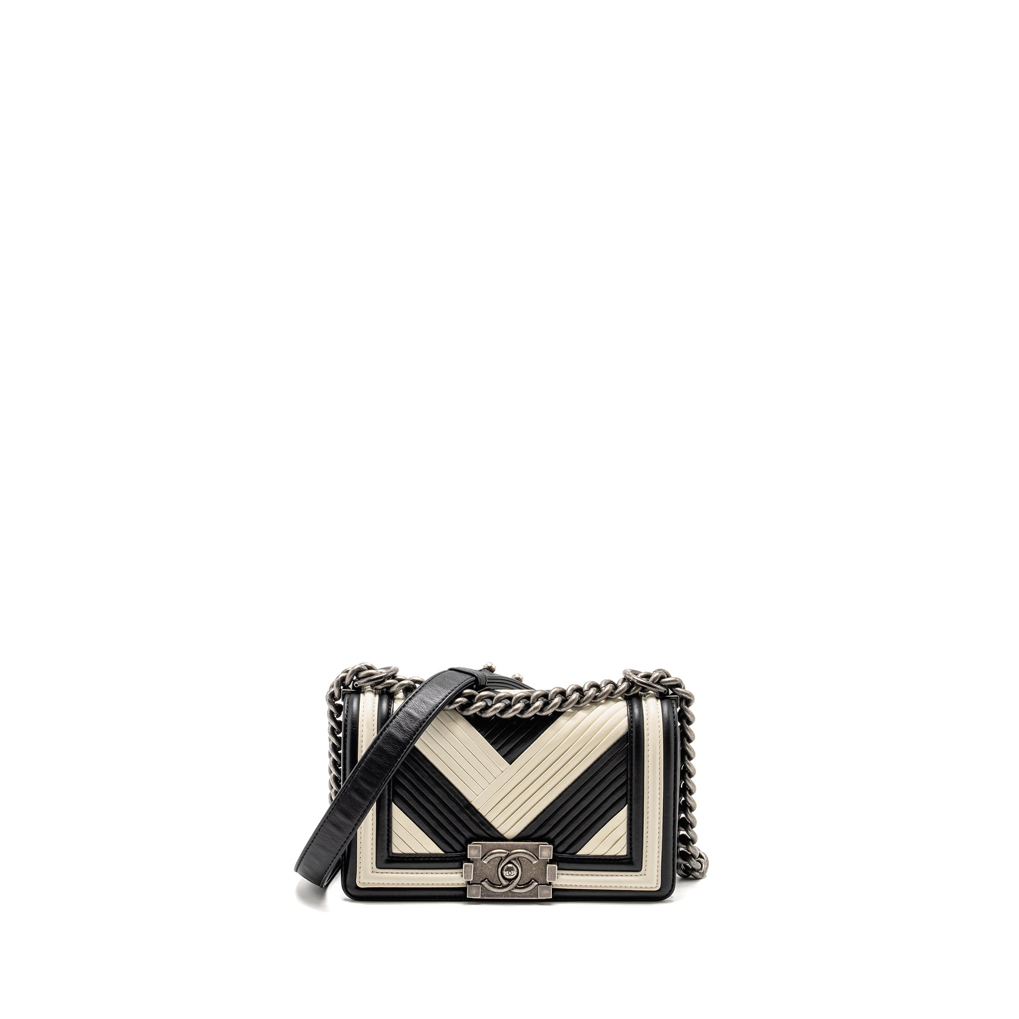 CHANEL SMALL BOY BAG CHEVRON CALFSKIN WHITE/BLACK RUTHENIUM SILVER HARDWARE