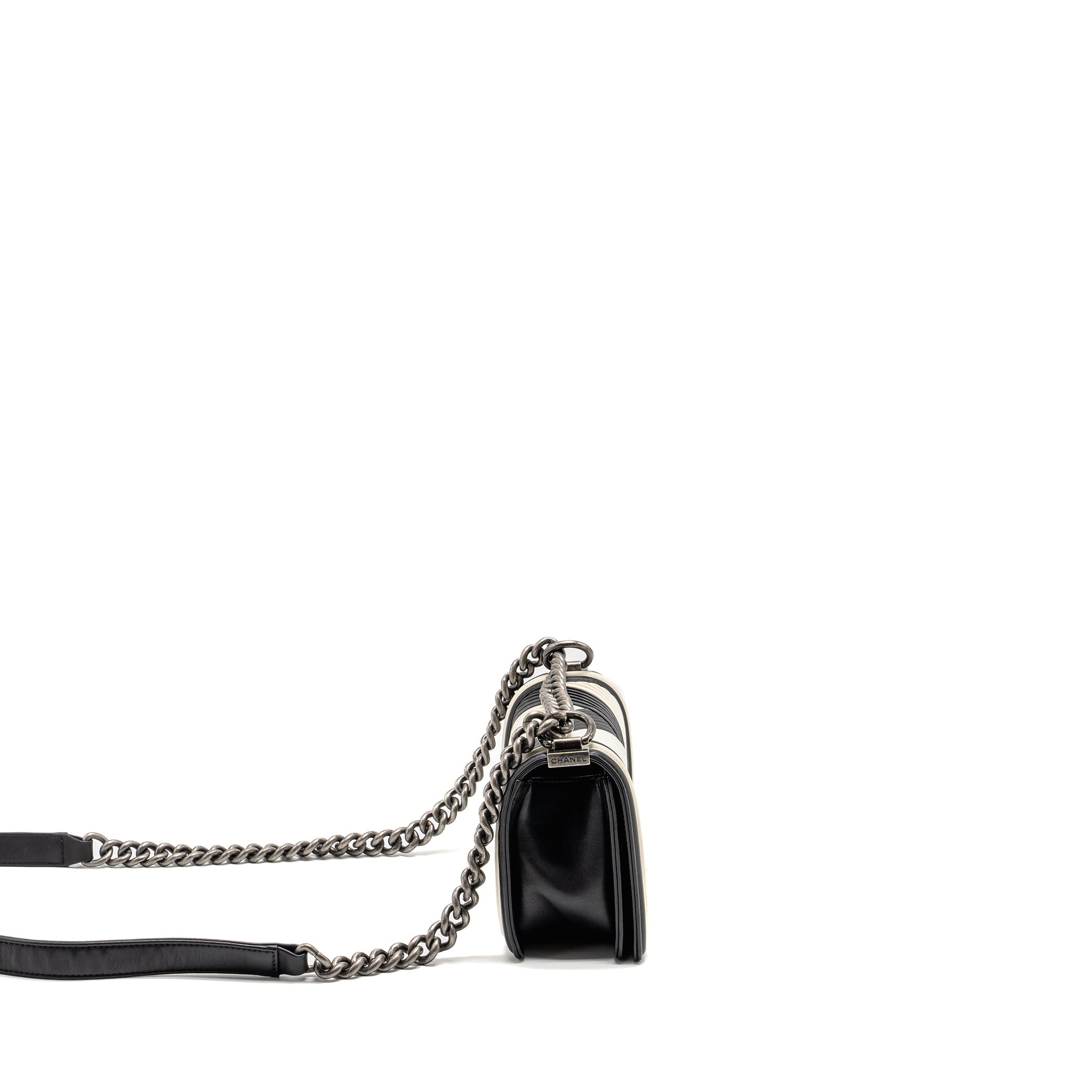 CHANEL SMALL BOY BAG CHEVRON CALFSKIN WHITE/BLACK RUTHENIUM SILVER HARDWARE