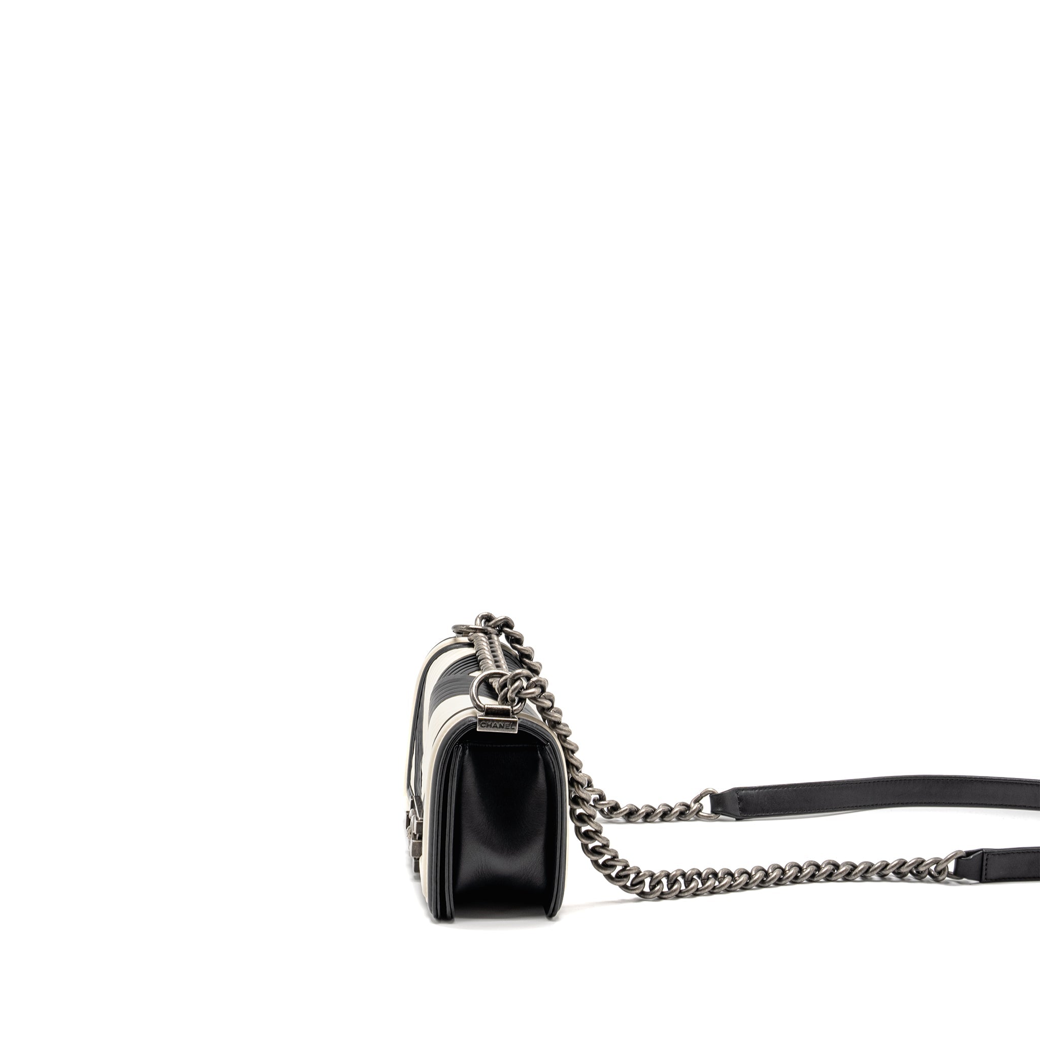 CHANEL SMALL BOY BAG CHEVRON CALFSKIN WHITE/BLACK RUTHENIUM SILVER HARDWARE