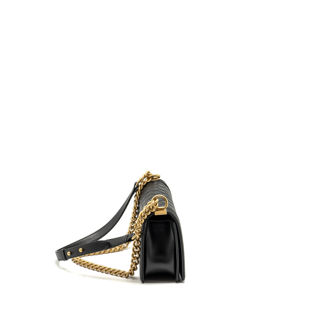 CHANEL MEDIUM BOY BAG CALFSKIN BLACK GHW