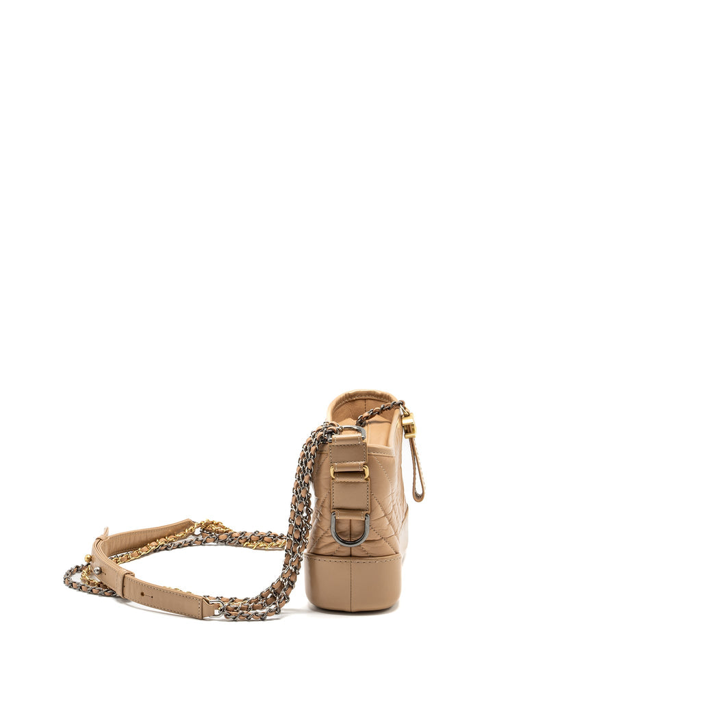 CHANEL SMALL CHEVRON GABRIELLE HOBO BAG CALFSKIN BEIGE MULTICOLOUR HARDWARE