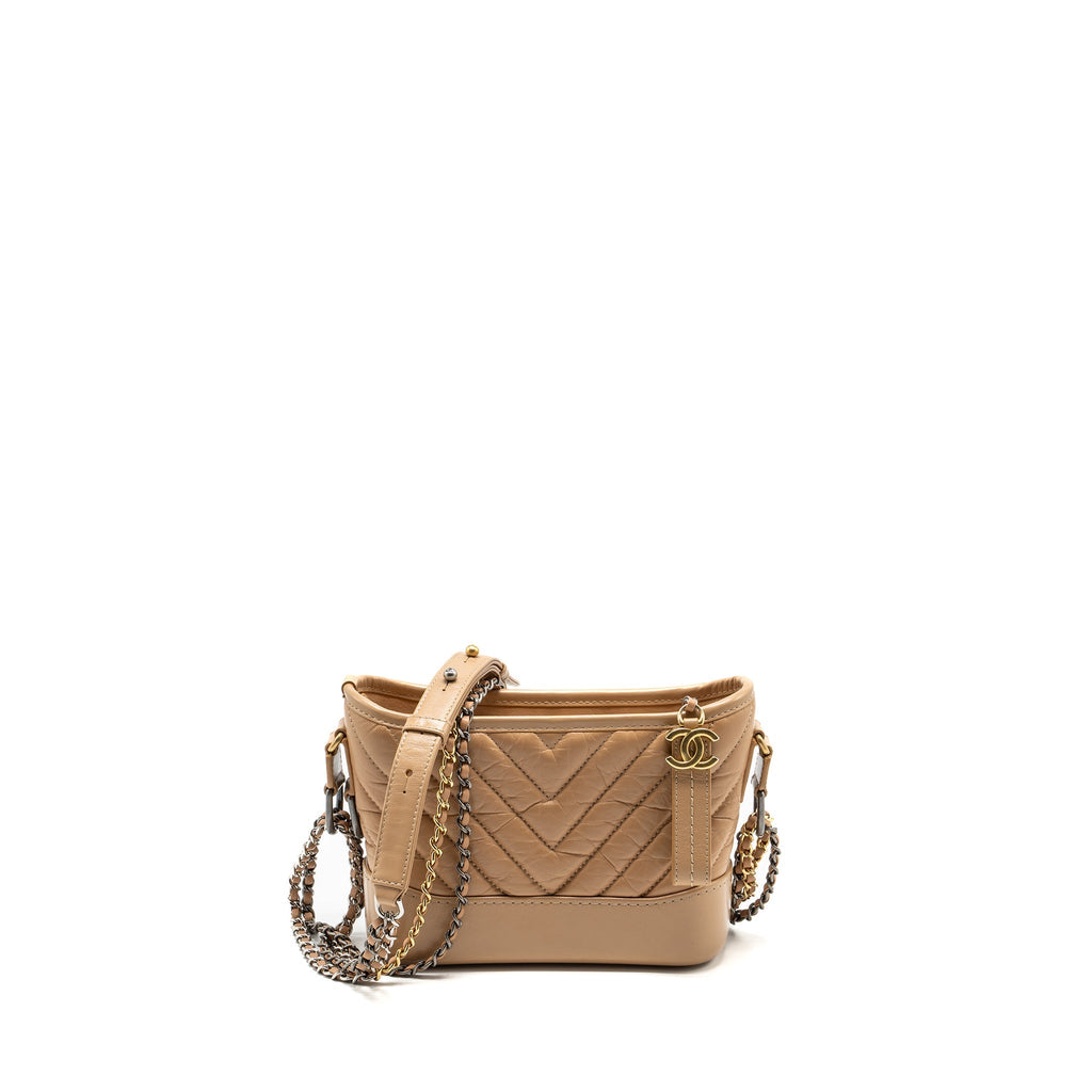 CHANEL SMALL CHEVRON GABRIELLE HOBO BAG CALFSKIN BEIGE MULTICOLOUR HARDWARE