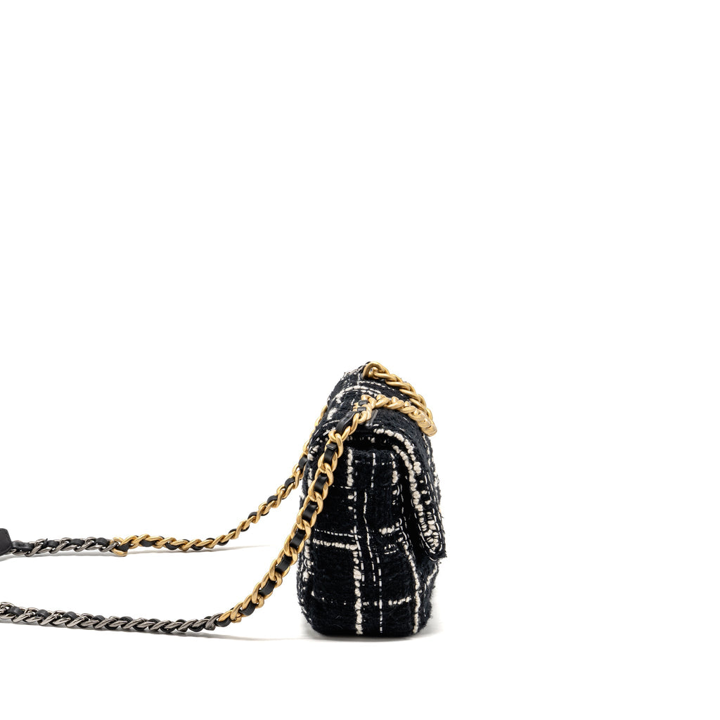CHANEL SMALL 19 BAG TWEED BLACK / WHITE MULTICOLOUR HARDWARE (MICROCHIP)