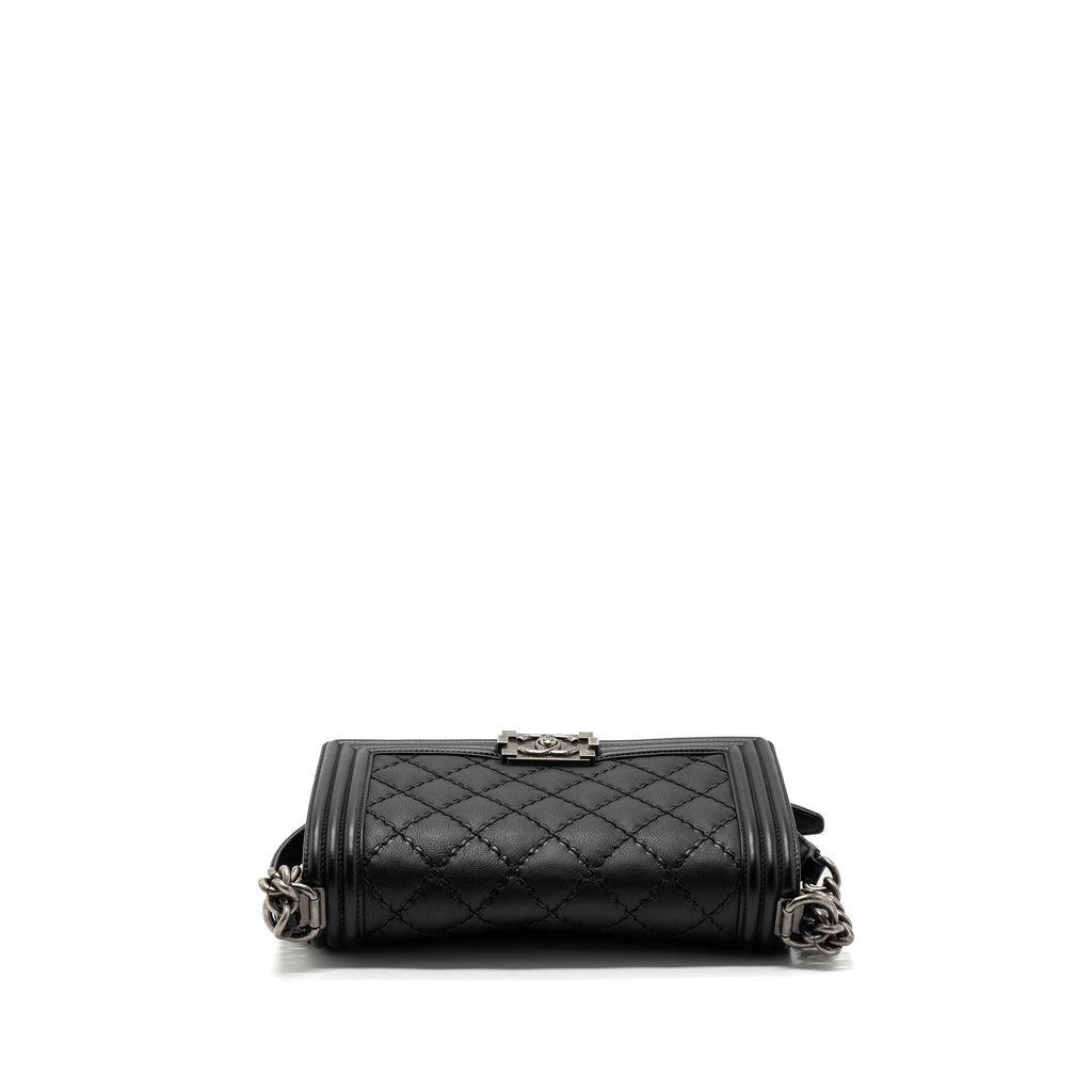CHANEL MEDIUM BOY BAG CALFSKIN BLACK RUTHENIUM HARDWARE