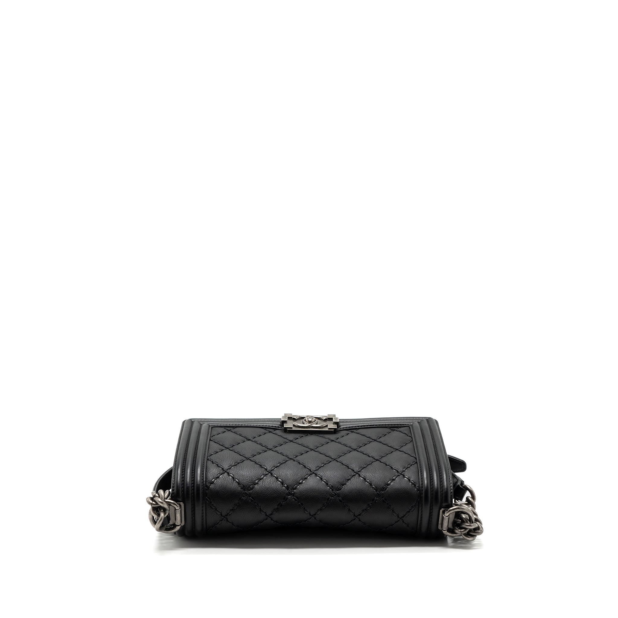 CHANEL MEDIUM BOY BAG CALFSKIN BLACK RUTHENIUM HARDWARE