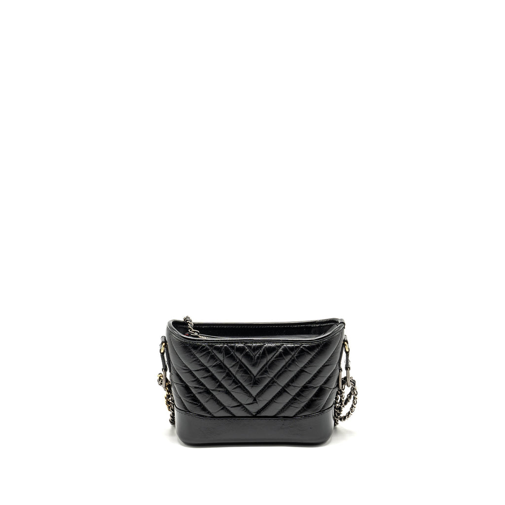 CHANEL SMALL CHEVRON GABRIELLE HOBO BAG CALFSKIN BLACK MULTICOLOUR HARDWARE