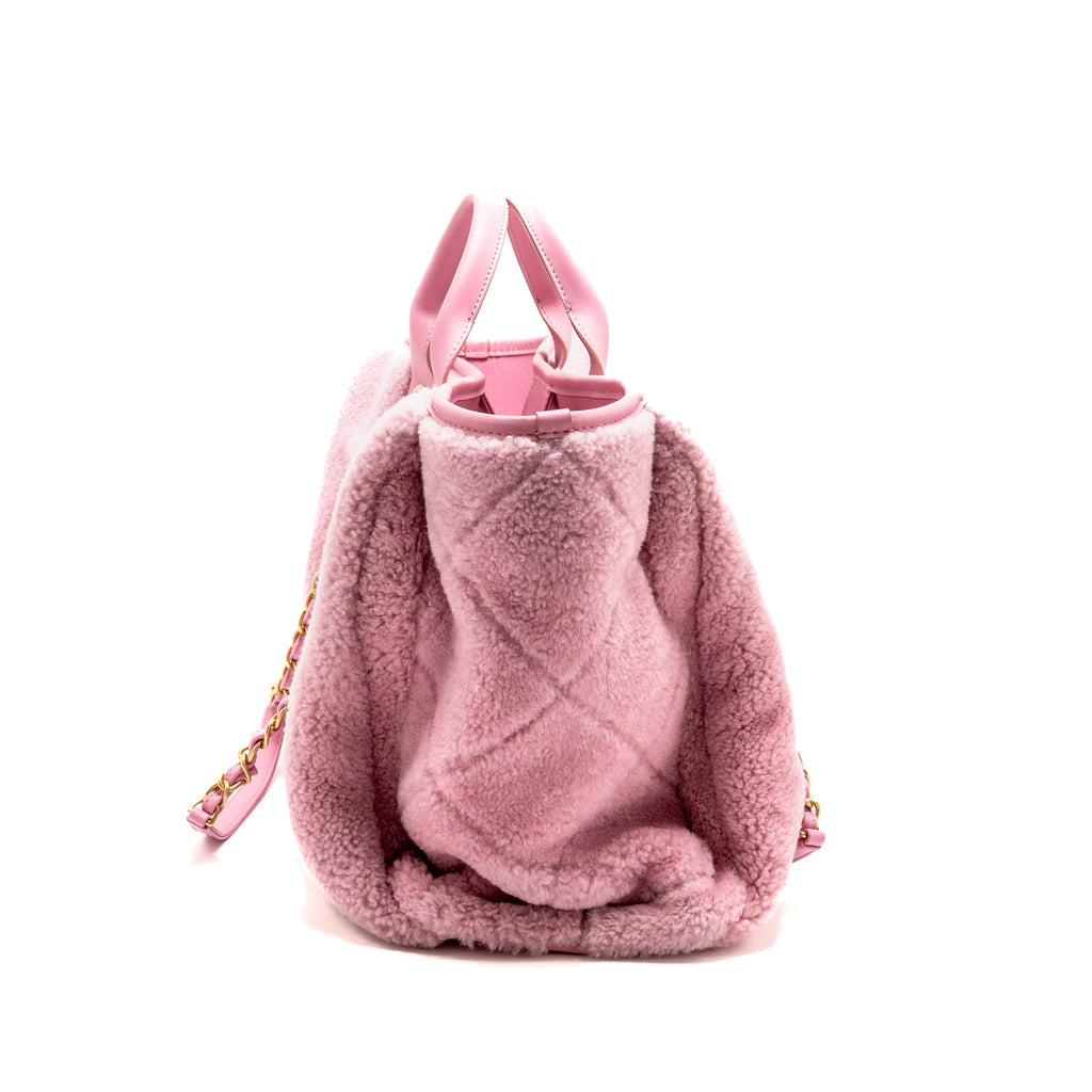 CHANEL 22A DEAUVILLE TOTE SHEARLING LAMBSKIN PINK GHW (MICROCHIP)