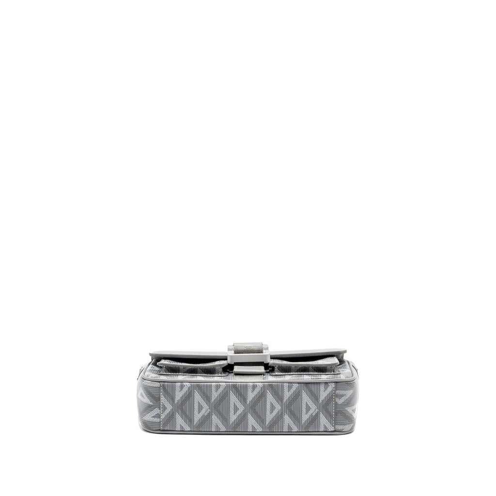 DIOR HIT THE ROAD BAG WITH STRAP DIOR CD DIAMOND CANVAS GREY MULTICOLOUR HARDWARE