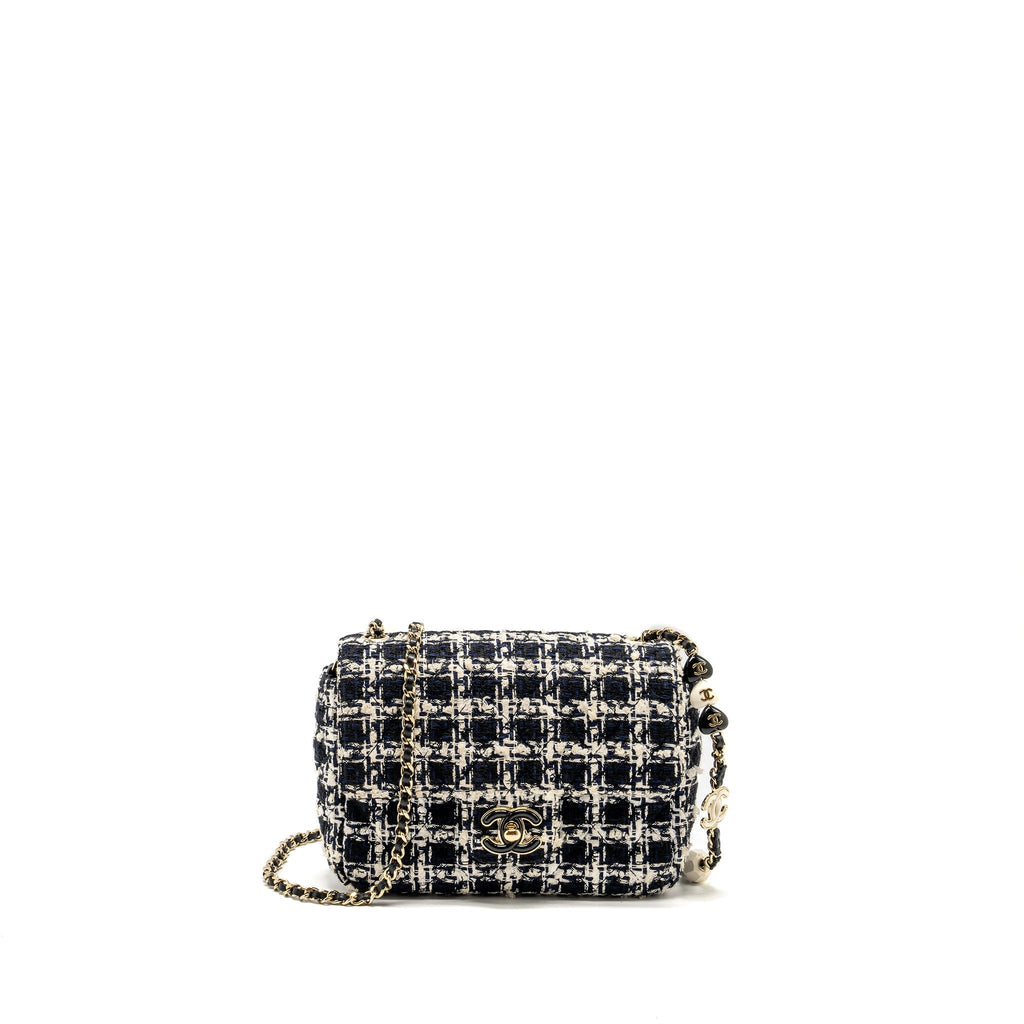 CHANEL MINI FLAP BAG WITH DETAILED CHAIN TWEED BLACK/WHITE LGHW (MICROCHIP)