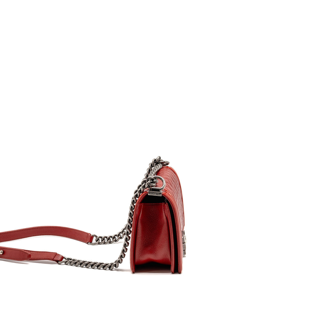 CHANEL MEDIUM BOY BAG CALFSKIN/PATENT RED RUTHENIUM SILVER HARDWARE