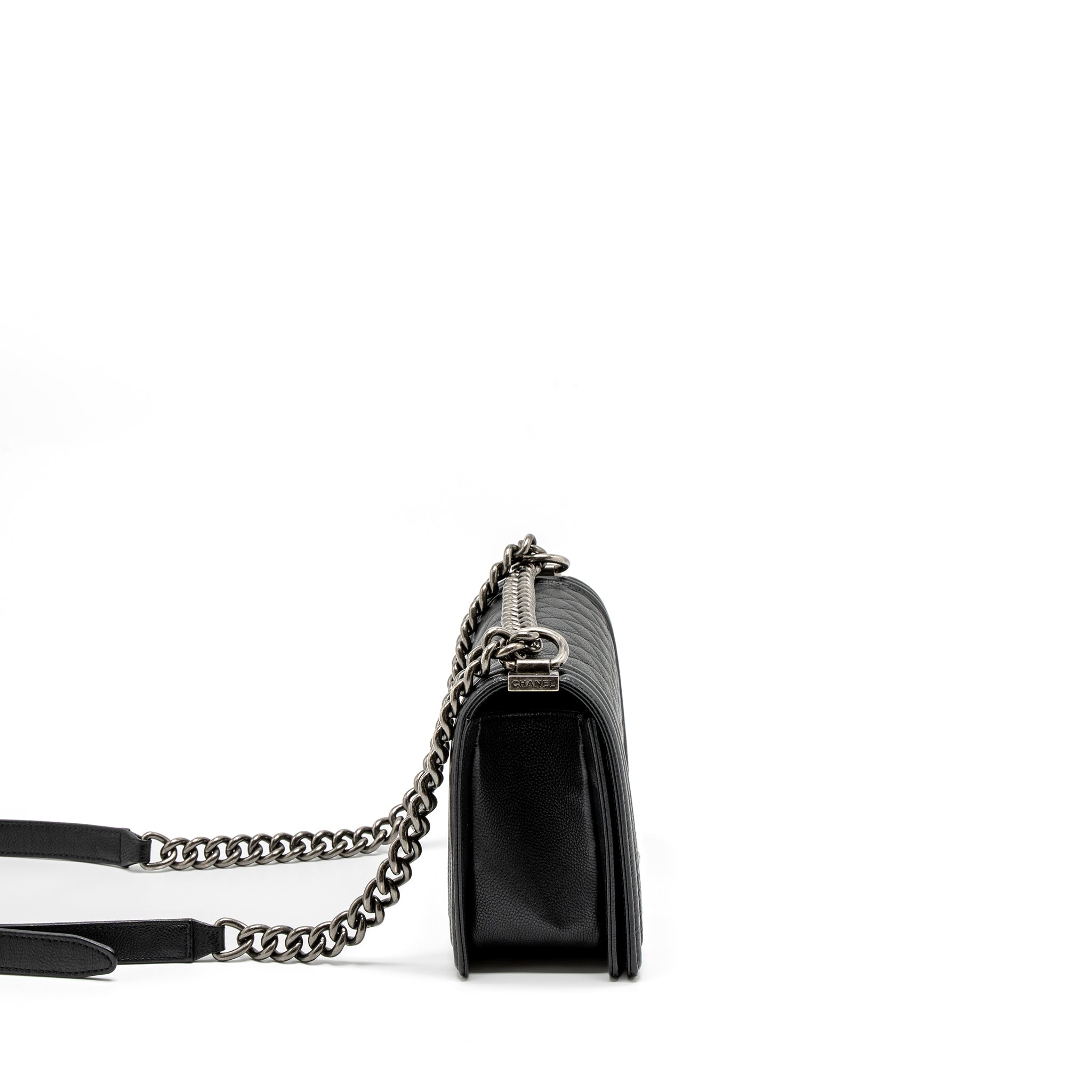 CHANEL MEDIUM BOY BAG GRAINED CALFSKIN BLACK RUTHENIUM HARDWARE