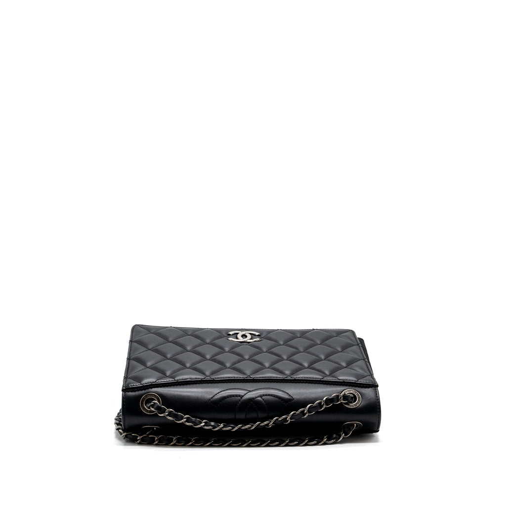 CHANEL QUILTED FLAP BAG CALFSKIN BLACK RUTHENIUM HARDWARE