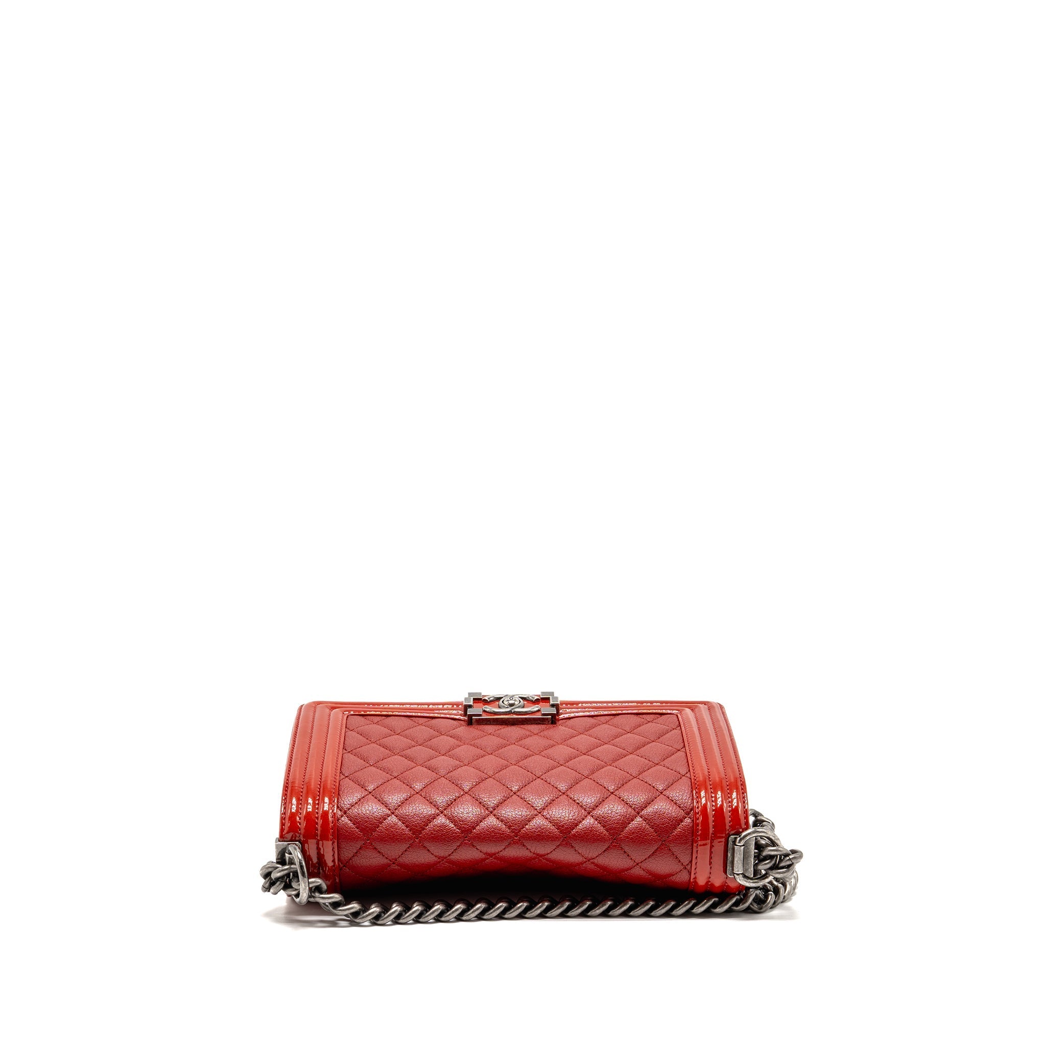CHANEL MEDIUM BOY BAG CALFSKIN/PATENT RED RUTHENIUM SILVER HARDWARE