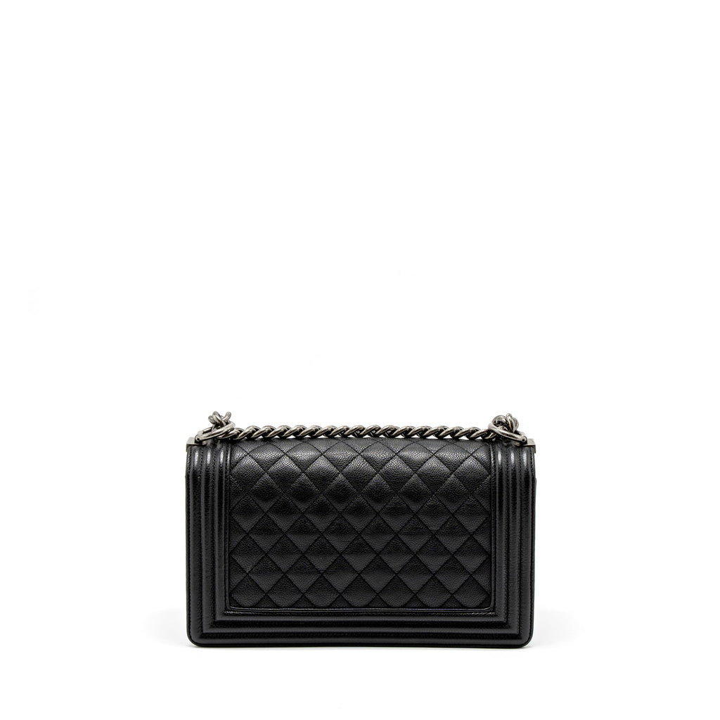 CHANEL MEDIUM BOY BAG GRAINED CALFSKIN BLACK RUTHENIUM HARDWARE