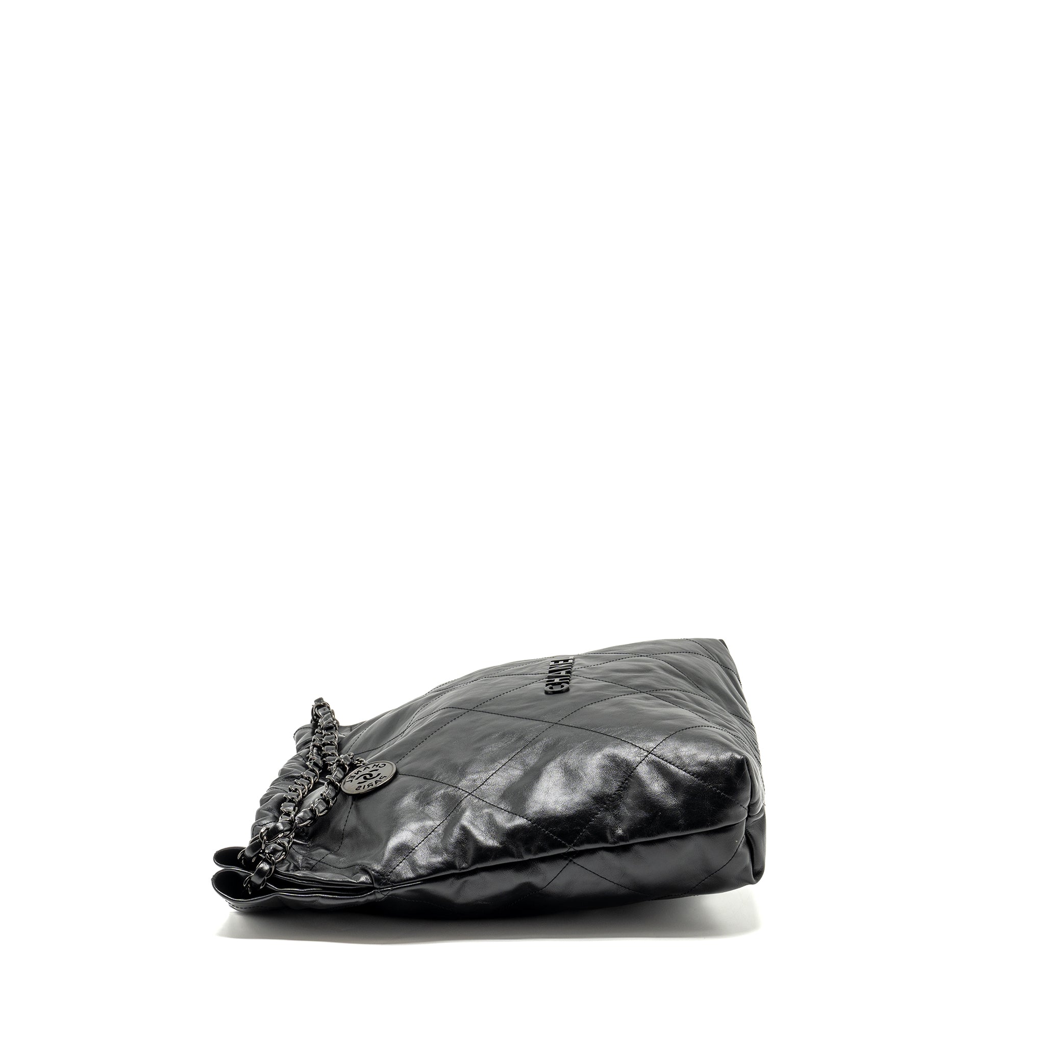 CHANEL MEDIUM 22 BAG CALFSKIN SO BLACK (MICROCHIP)