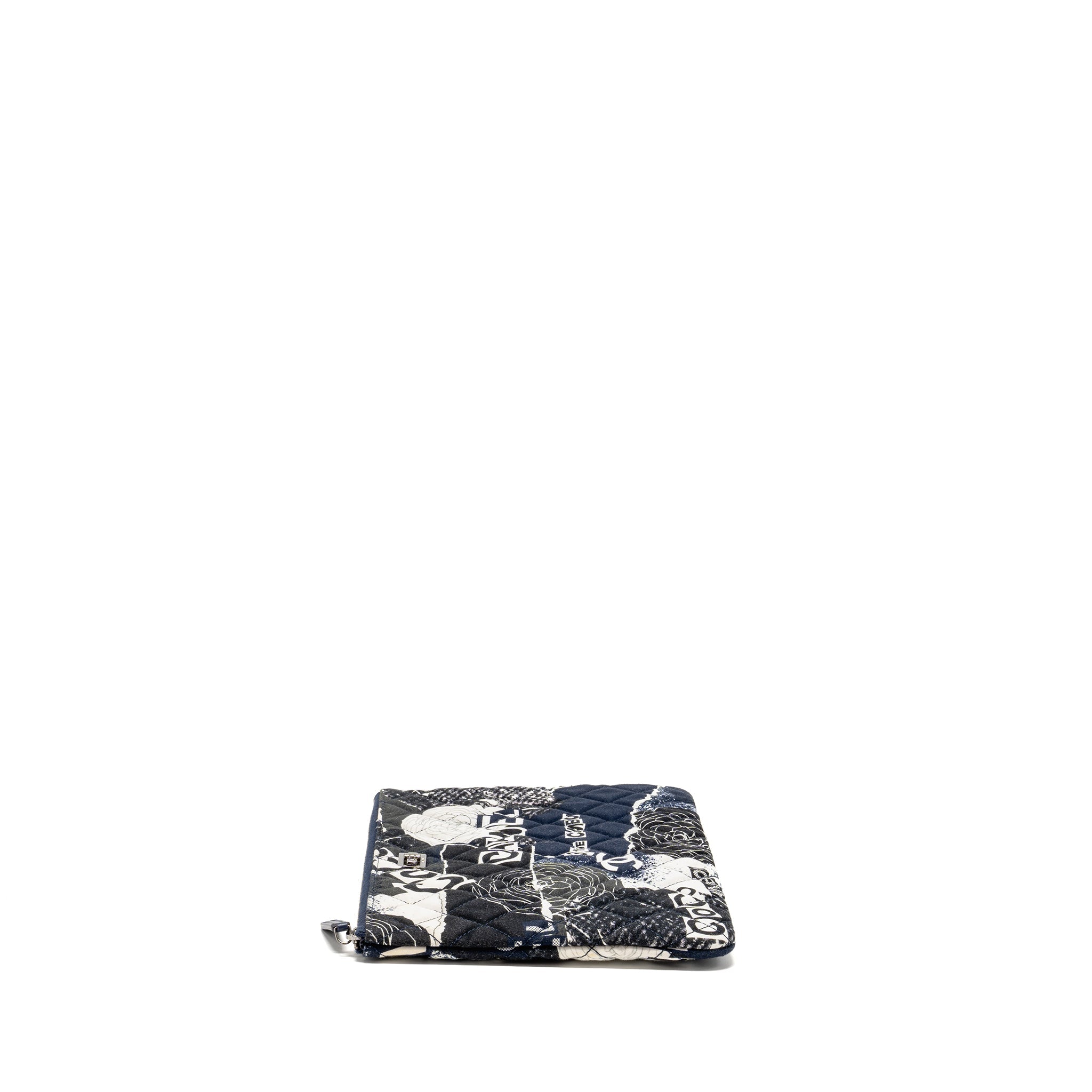 CHANEL COCO PRINTED MEDIUM 2.55 REISSUE O-CASE POUCH FABRIC BLACK/WHITE RUTHENIUM SHW