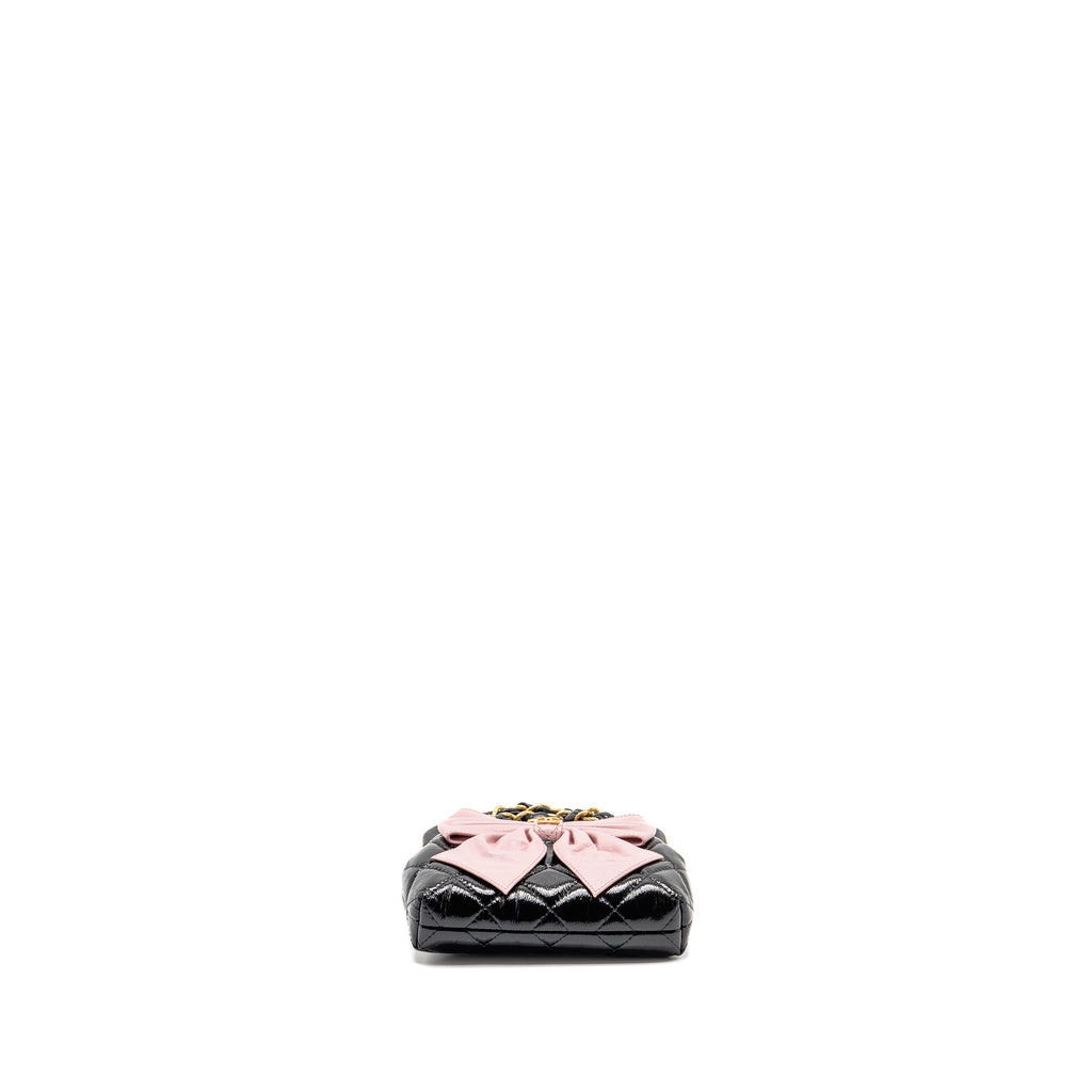 CHANEL 24A BOW KNOT CLUTCH WITH CHAIN PATENT CRUMPLED LAMBSKIN / SHINY LAMBSKIN BLACK / PINK GHW (MICROCHIP)