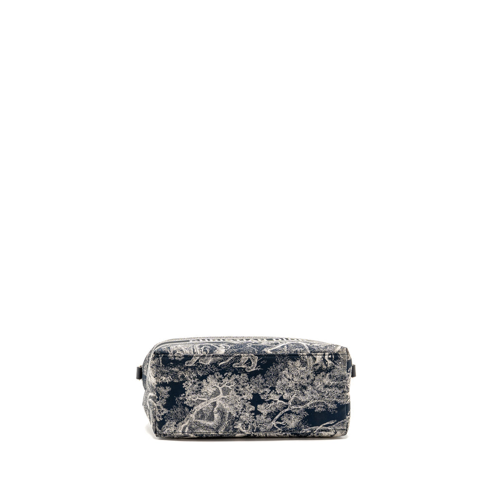 DIOR MEDIUM DIORTRAVEL NOMAD POUCH TOILE DE JOUY REVERSE TECHNICAL FABRIC BLUE LGHW