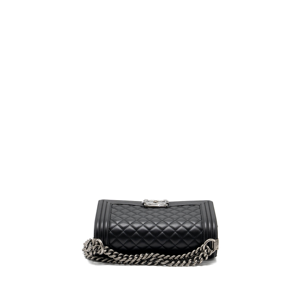 CHANEL MEDIUM BOY BAG CALFSKIN BLACK RUTHENIUM HARDWARE