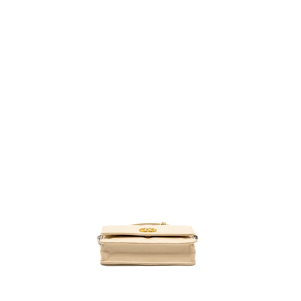 CHANEL 19 WALLET ON CHAIN LAMBSKIN LIGHT BEIGE MULTICOLOUR HARDWARE