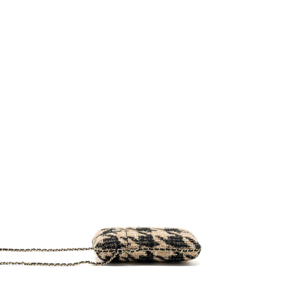 CHANEL VERTICAL PHONE CASE TWEED MULTICOLOR BLACK / LIGHT BROWN LGHW