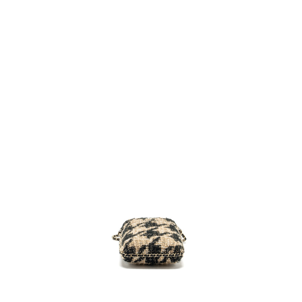 CHANEL VERTICAL PHONE CASE TWEED BEIGE / BLACK LGHW