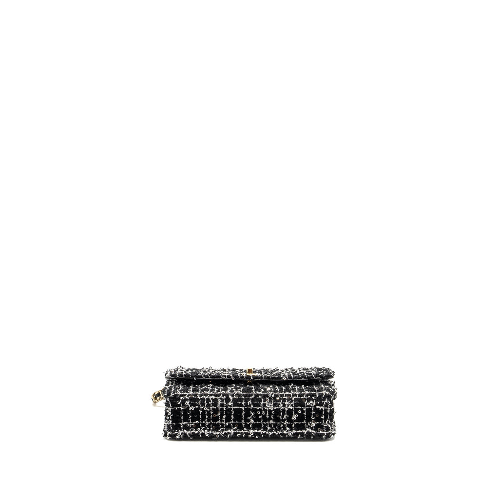 CHANEL 24P DETAIL CHAINS WALLET ON CHAIN TWEED/SEQUINS BLACK/WHITE LGHW (MICROCHIP)
