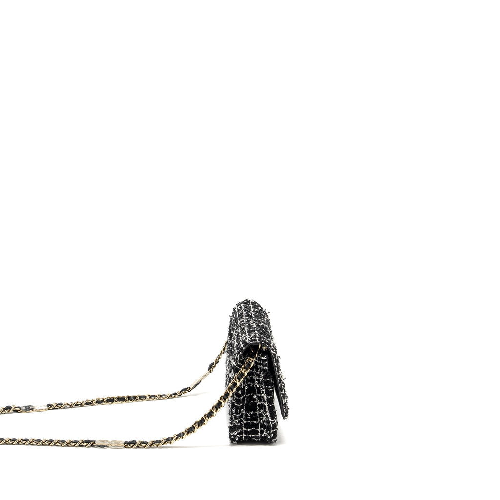 CHANEL 24P DETAIL CHAINS WALLET ON CHAIN TWEED/SEQUINS BLACK/WHITE LGHW (MICROCHIP)