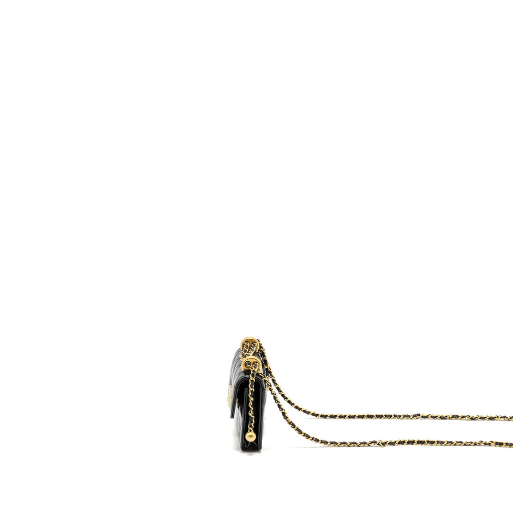 CHANEL 21A GOLD CRUSH MINI FLAP CLUTCH WITH ADJUSTABLE CHAIN CALFSKIN BLACK GHW